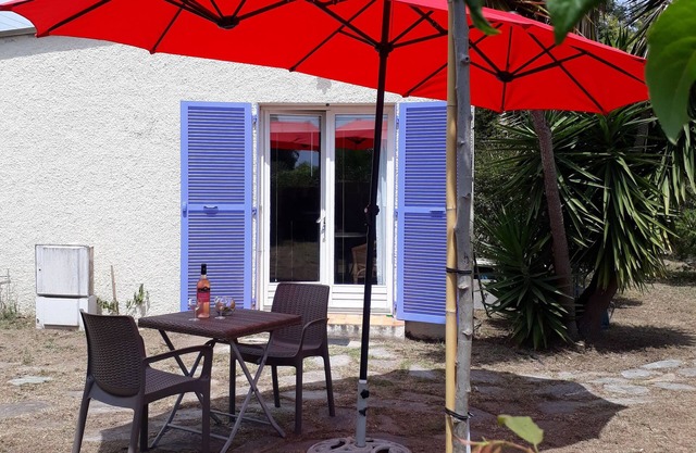 mini detached house in a green garden villa independent quiet location