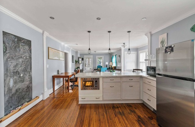 Mins to Airport & Downtown-Beautiful Tarrant Home