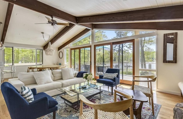 Minutes from Downtown Easton | Pool | Hot Tub | Kayaks