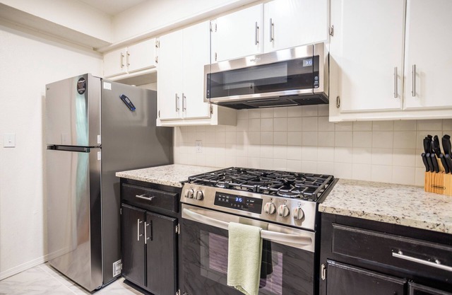 Minutes to Softball Hall of Fame, Zoo & Remington Park. 3 bed/2 Bath w/Gameroom