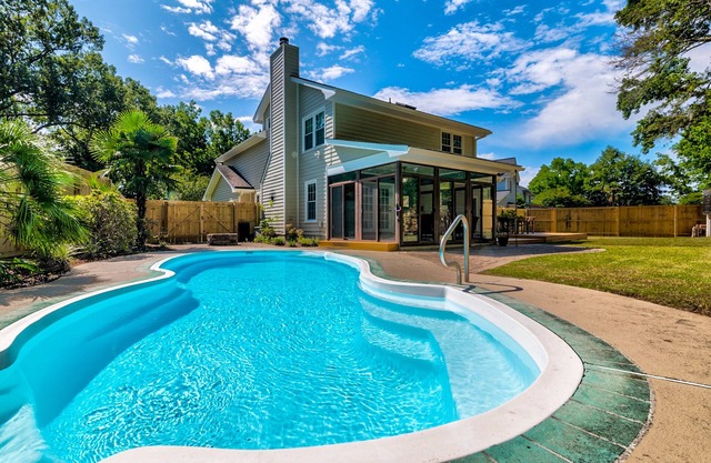Minutes to Tanger Outlet, Top Golf, Pool, Hockey, Billiards, Ping Pong, Cornhole