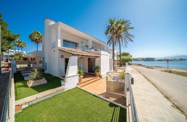 Miramar Manresa in front of the sea with swimming pool for 8 people in Alcudia