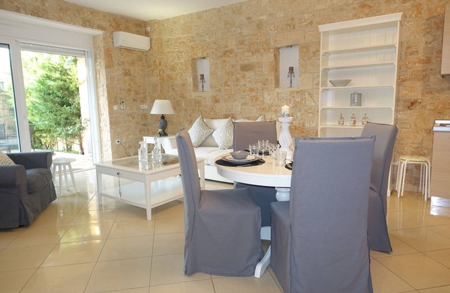 Miss Nefeli - Sublime Stone Appartment in Perdika, Aegina Island