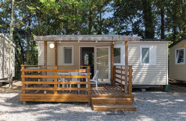 Mobile Home 'A - 1-4 Pers' with Shared Pool, Private Terrace and Shared Garden