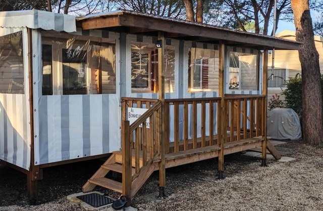 Mobile Home 'Au Bonheur Des Landes' with Shared Pool, Private Terrace and Air Conditioning