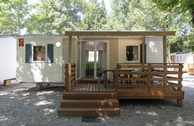 Mobile Home 'Confort A - 1-5 Pers' with Shared Pool, Private Terrace and Communal Garden