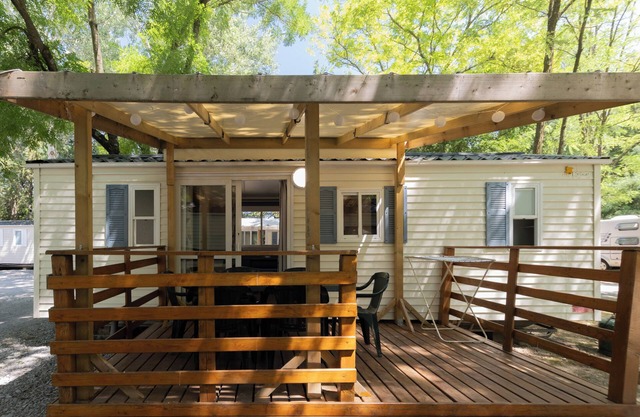 Mobile Home 'G - 1-6 Pers' with Shared Pool, Private Terrace and Shared Garden