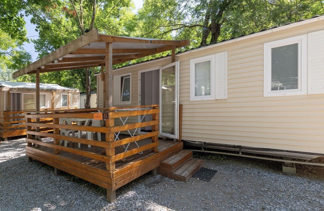 Mobile Home 'Mobil-home D - 1-4 Pers' with Shared Pool and Shared Garden