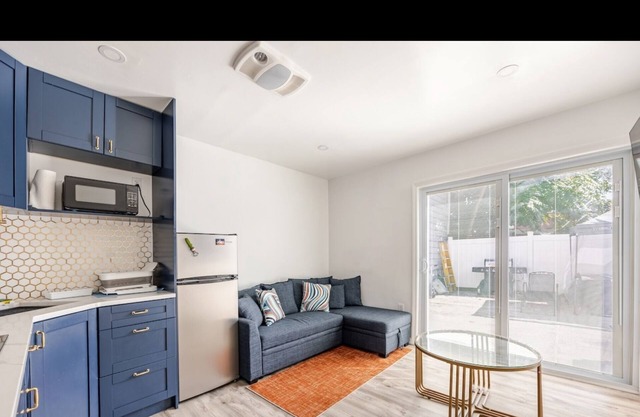 Modern 1 bedroom apartment conveniently located 25 minutes from the heart of NYC
