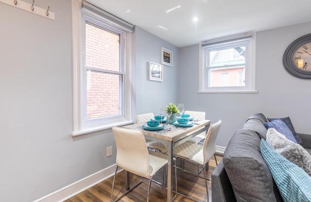 Modern 1BR Apt with King Bed - Little Italy