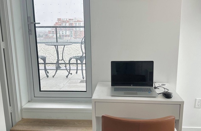 Modern 2-Bed Condo/2 Balconies With Park Views/Family & Pet Friendly