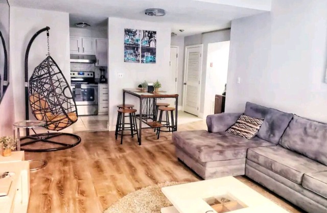 Modern 2 bedroom 2 bath between Boston and Salem