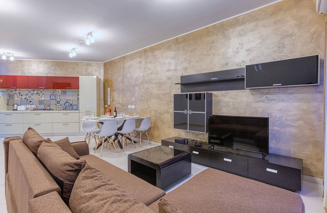 Modern 2-Bedroom Maisonette in Swieqi