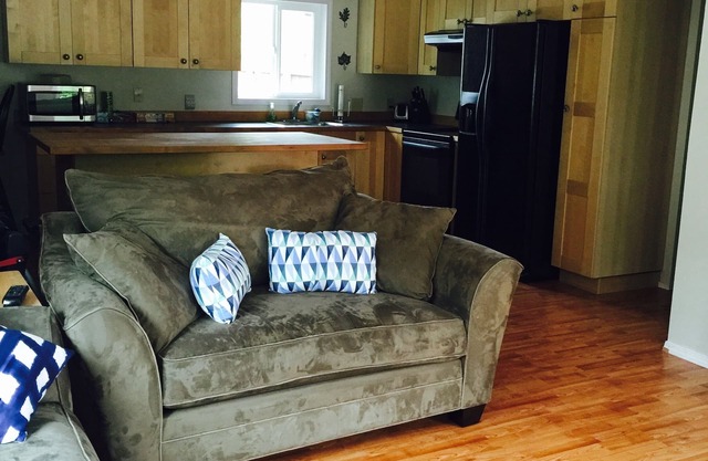 Modern 2 Bedroom rental, minutes from beach and boat launch.