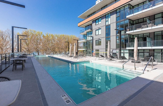 Modern 2-Bedroom | The Caban w/Pool, Gym & Beach Access