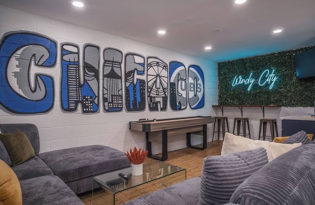 Modern 2-bedroom townhome in Chicago with private patio