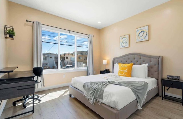 Modern 2Bed 2Bath w/parking in Excelsior District