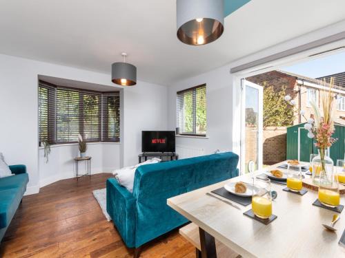 Modern 3 Bed House For 5- City Central -Free Parking