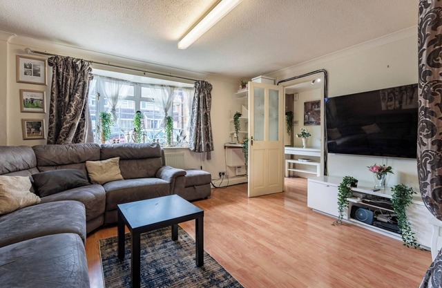 Modern 3BD Stay near Elizabeth Line and Heathrow