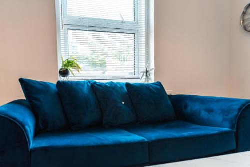 Modern 4 Bedrooms-Sleeps 8-Long Term Disc-Driveway