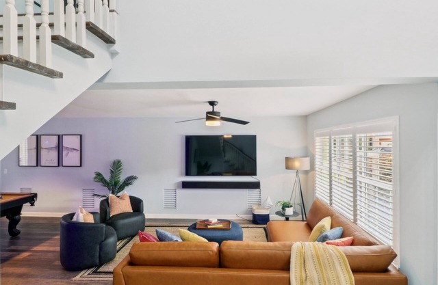 Modern 5BR Home I GameRoom & Workspace