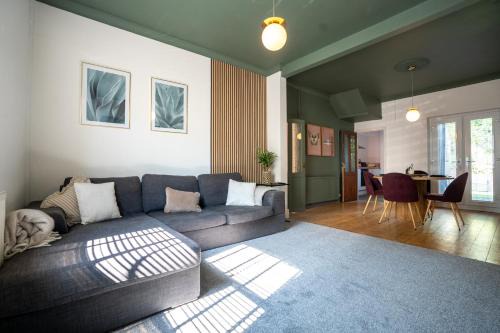 Modern 6 Person Cosy Cottage in Historical Newport