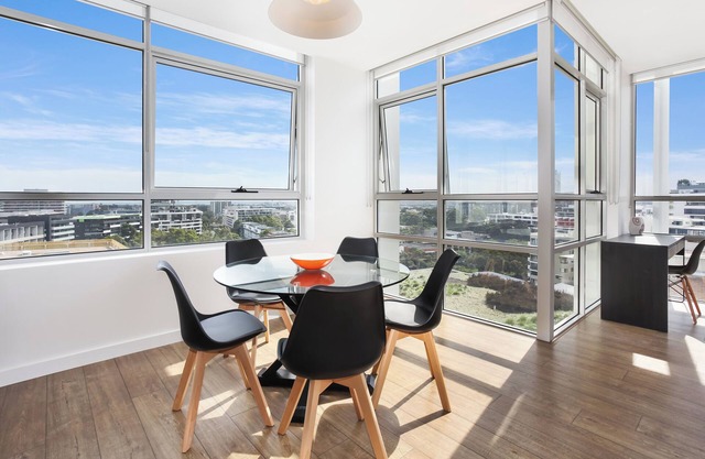 Modern and Spacious 2BR Zetland Apartment Facing the Setting Sun