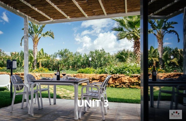Modern Apartment with Pool, Garden, Wi-Fi, Terrace, Barbecue, Air Conditioning