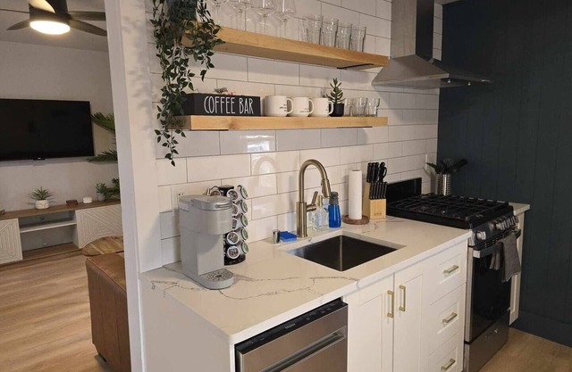 Modern Apt in Walker's Point
