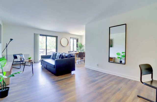 Modern Apt Steps from Metro & Dining