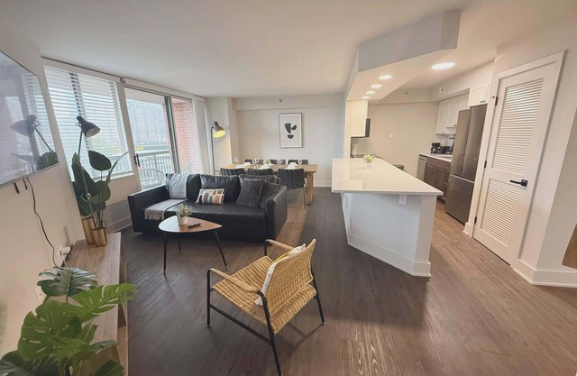 Modern Arlington Gem - Stylish Apt with City Views