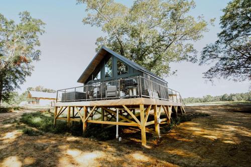 Modern Cabin on Weiss Lake, Cedar Bluff, Alabama