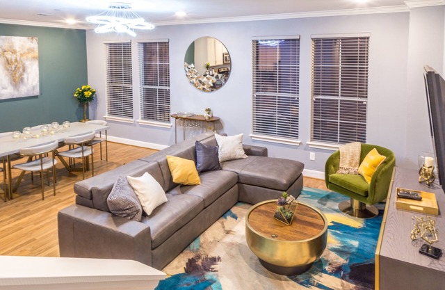 MODERN & Chic Style *WESTELM HOUSE 2* in heart of TX Med Center and NRG Stad