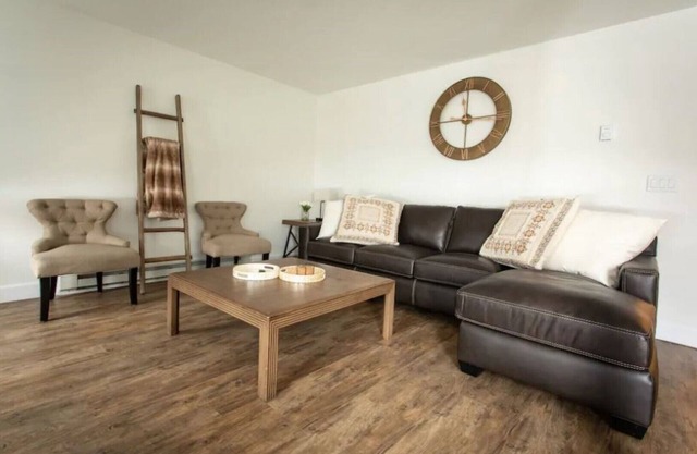MODERN Country Retreat! 6 miles to Ithaca & hiking