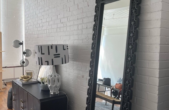 Modern Cozy Loft-5.7 miles from Little League International World Series Complex