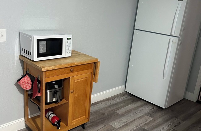 Modern en-suite studio with shared pool in vibrant Orlando