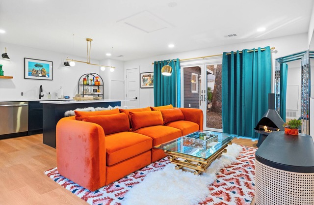 Modern Escape w/Fireplace next to Pickleball Club