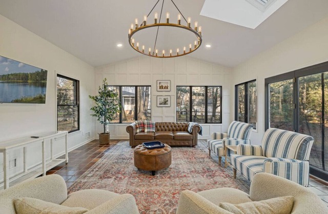 Modern Estate: Theater, Fire Pit & Vibes!
