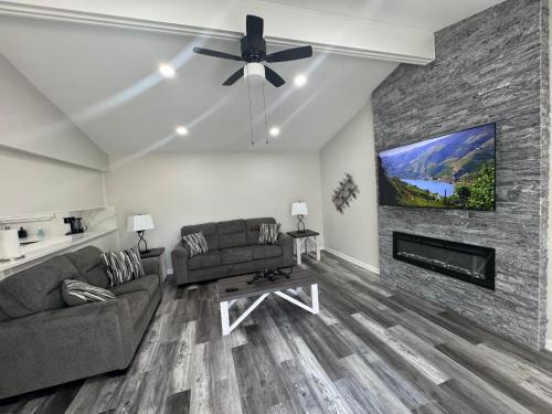 Modern Family Home -3BR -High Speed Wi-Fi Comfort