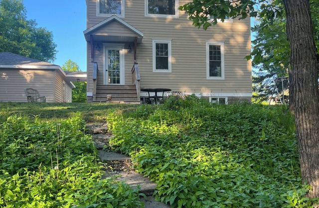 Modern Farmhouse with Chef's Kitchen and Coffee Bar on River!