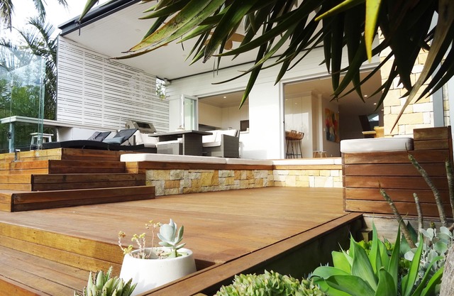 Modern Freshwater Beach House - Pool, walk to beach, firepit