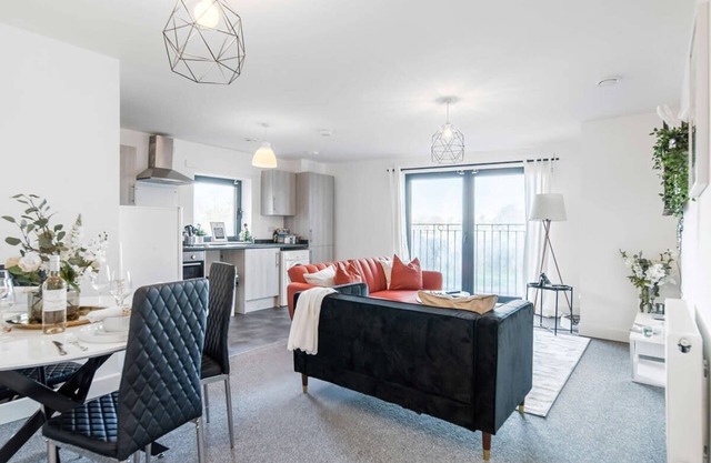 Modern Heathrow 1 Bed Apartment