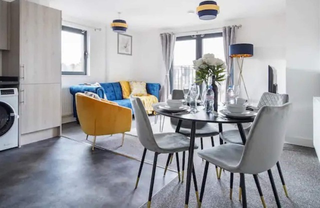 Modern Heathrow 2 Bed Serviced Apartment