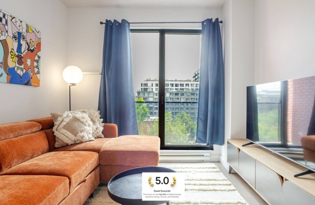 Modern Heritage Stay | Upscale 2BR in Old Port