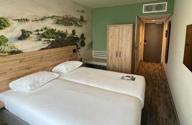 Modern Hotel Near Forest, Zoo & Amersfoort—Ideal for All Travelers