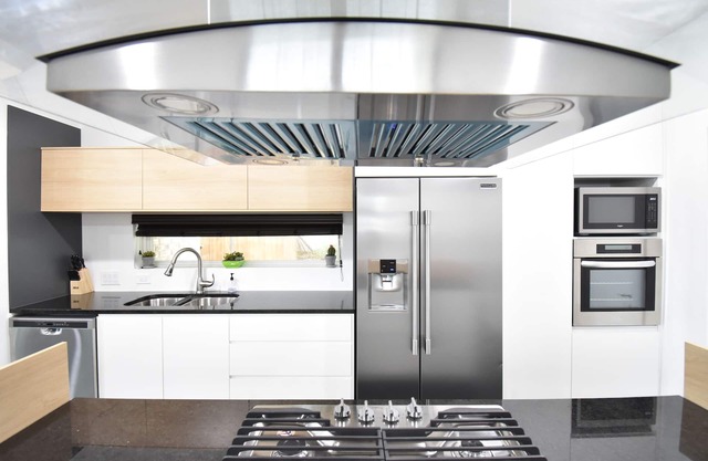Modern House of Photography, 4 bed, 3 bath, 2 Car Garage, EV Charger Near ATT
