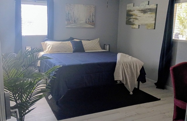 Modern Industrial Oasis - Private Room w/King Bed, WiFi, FREE Parking & More!