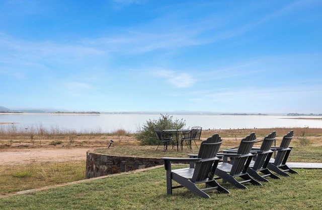 Modern Lakeside Cottage with Hot Tub on Beautiful Lake Buchanan