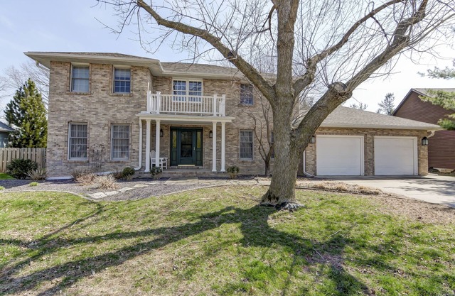 Modern Like New LUXURY 3,200 SQ FT Home In An Awesome Location! Sleeps 12!