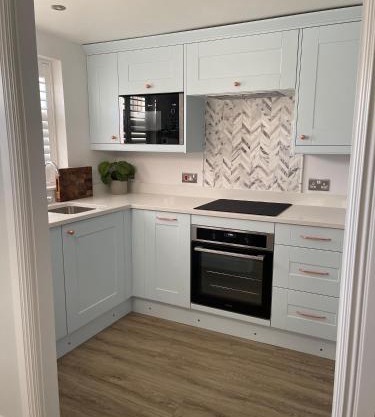 Modern Luxe Maisonette Near Station With Free Parking